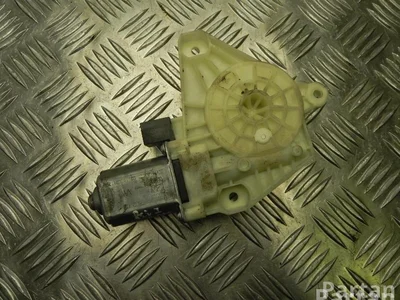 Volkswagen 5Q4 959 802 D / 5Q4959802D PASSAT Variant (3G5) 2016 Moteur de lève-vitre Left Rear - Image 1