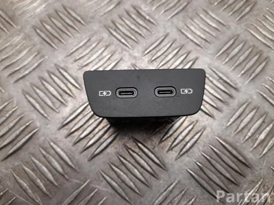 Volkswagen 2G6 035 718 / 2G6035718 Tayron 2025 Yстройство ввода USB - Изображение 1