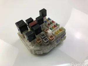 Toyota 952.F.18 / 952F18 COROLLA (_E12_) 2005 Caja de fusibles