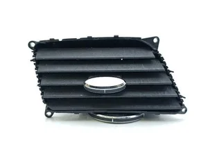 Maserati 226578 GRAN TURISMO 2011 Dysza powietrzna z przodu z lewej