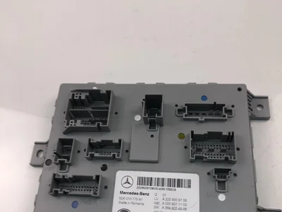 Mercedes-Benz A2229009708 C-CLASS (W205) 2015 Boîte à fusibles - Image 1