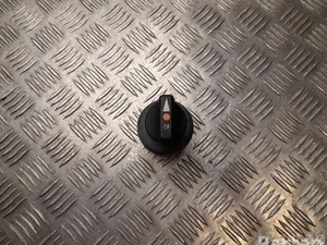 Mercedes-Benz 8432 S-CLASS (C126 Coupe) 1980 Bouton de lampe de brouillard