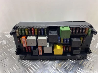 Mercedes-Benz a2129007024 CLS (C218) 2014 Boîte à fusibles - Image 1