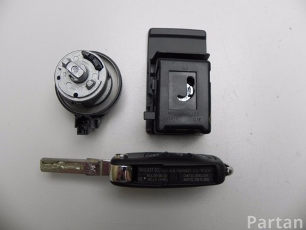 VW 5K0 837 202 AD, 1T2 857 131 D/E / 5K0837202AD, 1T2857131DE TOURAN (1T3) 2015 Lock Set