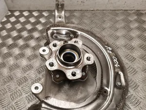 BMW 6898332 5 G60 2025 Obudowa łożyska koła z przodu po prawej