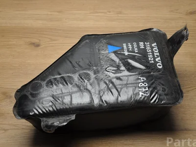 Volvo 31651921 S90 II 2018 Aile right side - Image 1