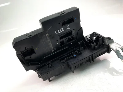 Mercedes-Benz 2129004901 E-CLASS (W212) 2012 Boîte à fusibles - Image 1