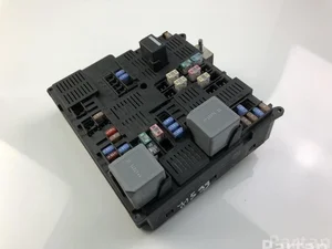 Volvo 31473771 XC90 II 2019 Caja de fusibles