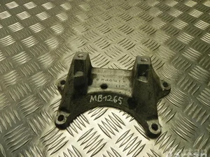 Mercedes-Benz A 211 242 03 40 / A2112420340 SLK (R172) 2014 Support