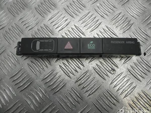 Mitsubishi 8002B409 OUTLANDER III (GG_W, GF_W, ZJ) 2016 Éclairage d'urgence / interrupteur de danger