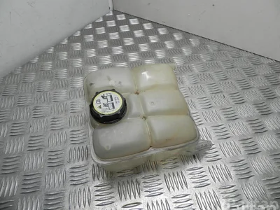 Ford 8V61-8K218 AE / 8V618K218AE FOCUS III Saloon 2013 Vase d'expansion du liquide de refroidissement - Image 1