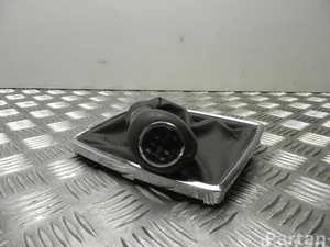 Mercedes-Benz A 207 267 10 10 / A2072671010 E-CLASS Coupe (C207) 2010 Couvercle de levier de vitesses