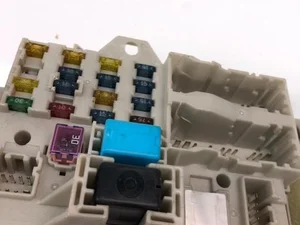 Toyota 2G30 AVENSIS (_T22_) 2002 Fuse Box