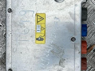 Tesla 1028843-01-A, 102884301A / 102884301A, 102884301A MODEL S 2015 Onduleur avec convertisseur - Image 1