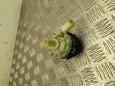 Toyota 8726042040 RAV 4 V 2022 Pompe à eau supplémentaire - Image 1