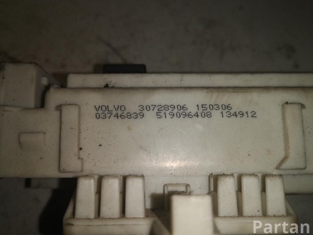 VOLVO 30728906 V50 (MW) 2005 Fuse Box