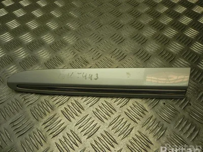 Mercedes-Benz A 209 690 25 62 / A2096902562 CLK (C209) 2003 Garniture /moulage - Image 1