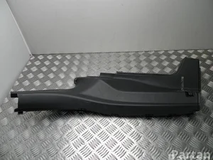 Mercedes-Benz A 117 690 11 25 / A1176901125 CLA Coupe (C117) 2014 Cubierta, Soporte -C (al lado de puertas traseras)