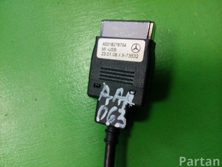 MERCEDES-BENZ A 001 827 67 04 / A0018276704 CLS (C218) 2012 Connecting Cable, multimedia interface