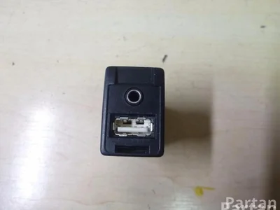 Toyota 86190-0D070 / 861900D070 YARIS (_P13_) 2014 Périphérique d'entrée - Image 1