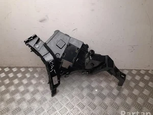 Land Rover M8D2-17B930-A / M8D217B930A Range Rover Evoque II L551 2023 Support pour pare-chocs Right Rear