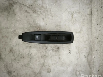 Renault 829614619R CAPTUR (J5_) 2018 Bouton de lève-vitre - Image 1