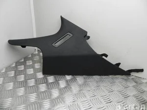 Mercedes-Benz A 204 690 07 25 / A2046900725 C-CLASS (W204) 2010 Cubierta, Soporte -C (al lado de puertas traseras)