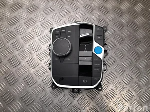 BMW 5 A9C A01 / 5A9CA01 i4 (G26) 2024 Przełącznik wielofunkcyjny