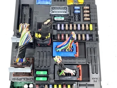 Opel 9832881080 Corsa F 2021 Boîte à fusibles - Image 1