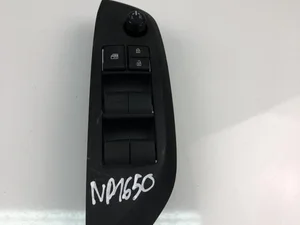 Toyota 84040-0D020 / 840400D020 Yaris Cross XP210 2022 Bouton de lève-vitre Left Front