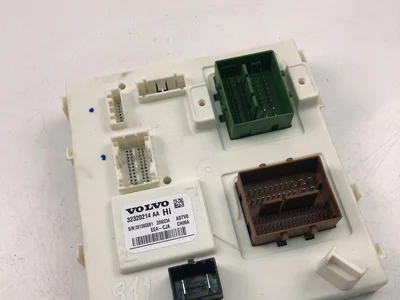 Volvo 32320214AA XC40 2023 Caja de fusibles - Imagen 1