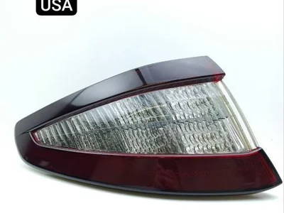 Maserati 234379 GRAN TURISMO 2011 Feu arrière USA - Image 1