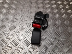 Toyota 1158040 Yaris Cross XP210 2022 Boucle de ceinture de sécurité Left Rear