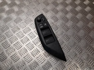 Toyota 84040-0D030 / 840400D030 Yaris Cross XP210 2022 Bouton de lève-vitre Right Front