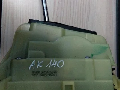 Mercedes-Benz A 204 267 75 24 / A2042677524 C-CLASS (W204) 2010 Levier de vitesse - Image 1