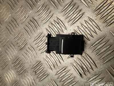 Toyota 336-1S94 / 3361S94 RAV 4 V 2020 Bouton de lève-vitre - Image 1