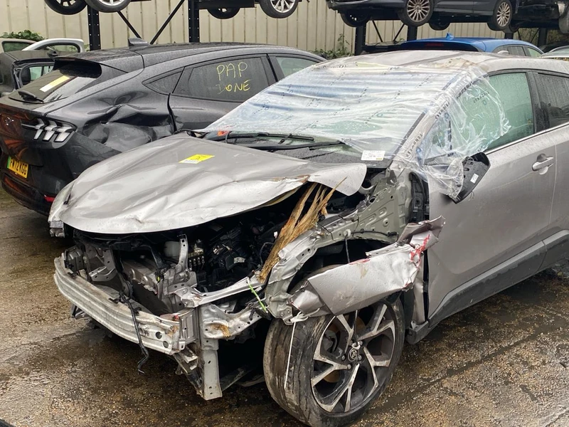 K174 Toyota C-HR 2020 1.8 - Photo 4