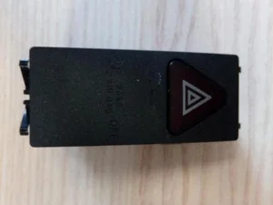 Mercedes-Benz A 204 870 10 58 / A2048701058 C-CLASS (W204) 2010 Éclairage d'urgence / interrupteur de danger