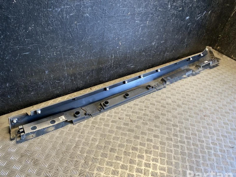 Side member trim 7585033170 Lexus ES VII XZ10 2024 - €150