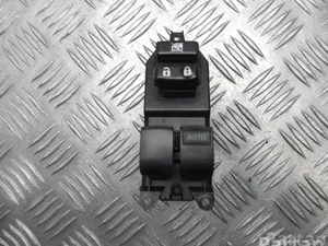 Toyota 055-1Z65 / 0551Z65 YARIS (_P13_) 2016 Bouton de lève-vitre
