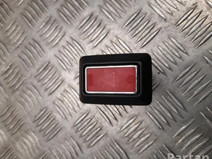 Mercedes-Benz 123 820 05 05 / 1238200505 SL 107 1981 Éclairage d'urgence / interrupteur de danger