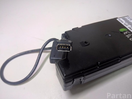 SKODA 5N0 035 342 G / 5N0035342G FABIA II (542) 2014 Multimedia interface box with control unit