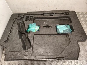 Lexus 64993-52330 / 6499352330 LBX 2025 Caja de herramientas