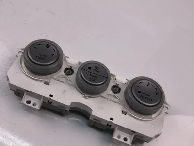 Mazda GJ6G-61-190A / GJ6G61190A 6 Hatchback (GG) 2003 Contrôle automatique de la climatisation - Image 1