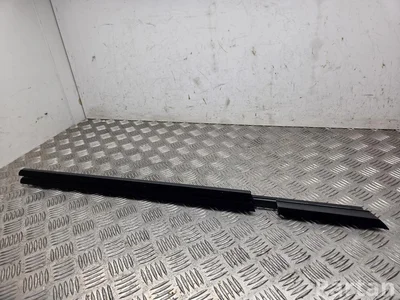 BMW 5A058B1 5 G60 2025 Abdeckung Fensterrahmen hinten rechts - Bild 1