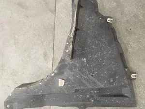 BMW 5175 9629828 / 51759629828 1 (F70) 2025 Guardabarros interior Right Front
