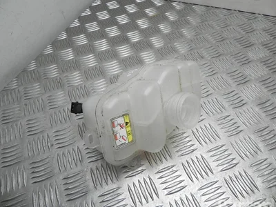 Jaguar YC15-8B099-AA / YC158B099AA I-PACE 2019 Vase d'expansion du liquide de refroidissement - Image 1