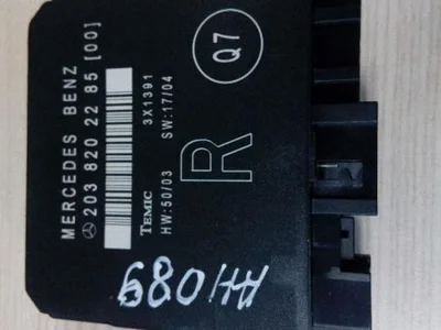 Mercedes-Benz A 203 820 22 85 / A2038202285 C-CLASS (W203) 2007 Unité de commande pour porte - Image 1