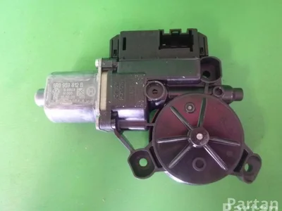 Volkswagen 6R0 959 812 B / 6R0959812B POLO (6R, 6C) 2010 Langų pakėlimo varikliukas dešinysis galinis - Nuotrauka 1