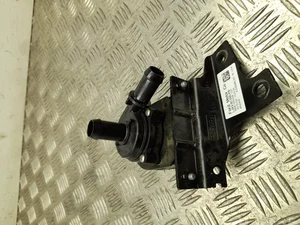 Ford USA LJ93-8C590-PB / LJ938C590PB Mustang Mach-E 2023 Pompe à eau supplémentaire